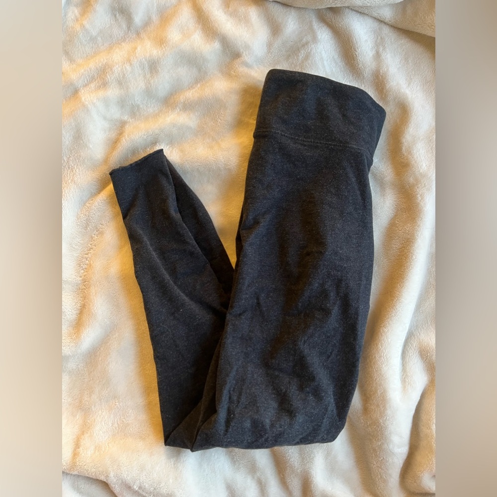 Aritzia TNA Mid rise leggings size small